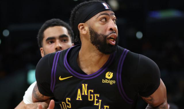 体育平台-轰41+11+6！最强浓眉统治比赛 湖人还得靠他来扛