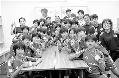 校园里的“铿锵玫瑰”